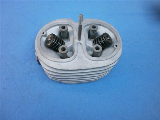  Zylinderkopf R26 &uuml;berholt einbauferitg - neue Ventile - neue Ventilf&uuml;hrungen ggf. Auspuffgewinde repariert, Sitze bleifrei, Kopf geplant,Z&uuml;ndkerzengewinde repariert  