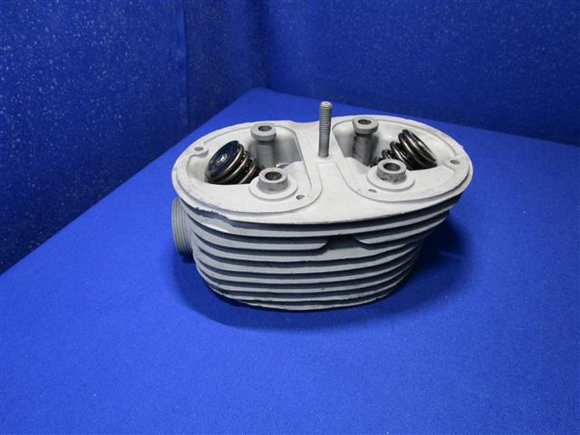 Zylinderkopf R51/3,67,67/2,67/3,50,50/2,60,60/2 links Langgewinde komplett mit Ventilen einbaufertig. Altbestand mit teilweise verbogenen bzw angebrochenen Rippen!