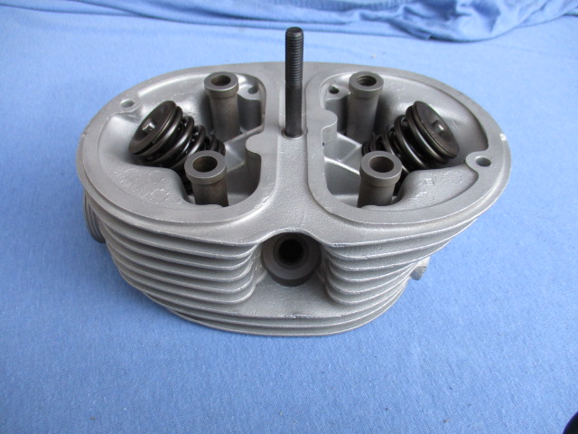 Zylinderkopf R51/3,67,67/2,67/3,50,50/2,60,60/2 rechts  überholt komplett mit Ventilen einbaufertig 
