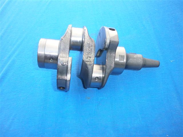 Kurbelwelle Boxer ab Bj. 76 -1995  (M11x1,5) geschliffen zum Einbau wird benötigt und muß extra bestellt werden:
11111254788 Lagerbuchse rot +0,25  2x
11241258419 Lagerschale +0,25 4x