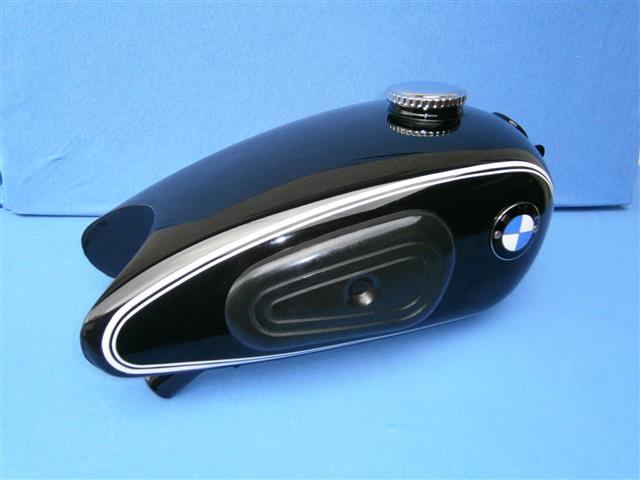 Tank R25/3 neu, mit Werkzeugkastendeckel und Schloß, mit Kniekissen links und rechts, 2x Tankembleme und Tankdeckel