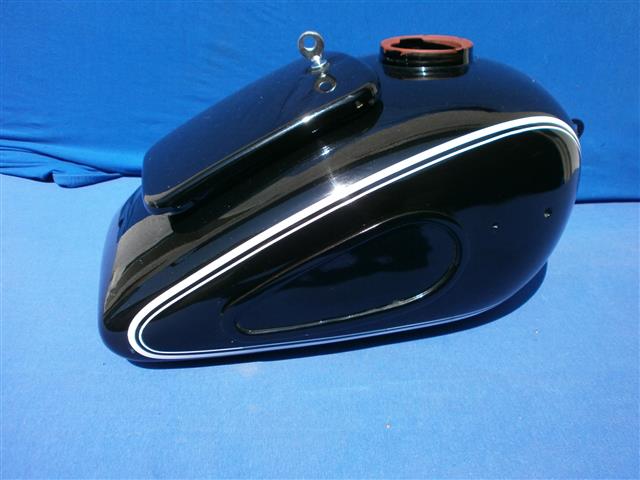 Tank R25/2 lackiert, liniert mit Werkzeugkastendeckel