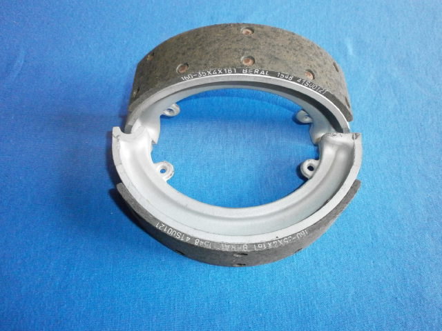 Bremsbacken Paar R25/3,26,27 vorn und hinten passend neu belegt