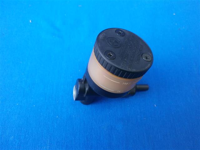 Kolben (16) R45,65 mit Vorratsbehälter rundes Gehäuse nicht mehr lieferbar