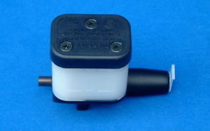 Kolben (12) mit Vorratsbehälter eckiges Gehäuse ab  Bj.80 R45,65 und R80 G/S