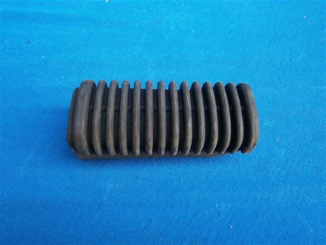 Fußrastengummi passend für vorn und hinten K75,C,RT,S, K100,RS,RT,LT,K1100RS,K1100RT, und Boxer ab 09/85 R65,R80,RT,100RS,RTund R65GS,80G/S,GS Modelle hinten  V