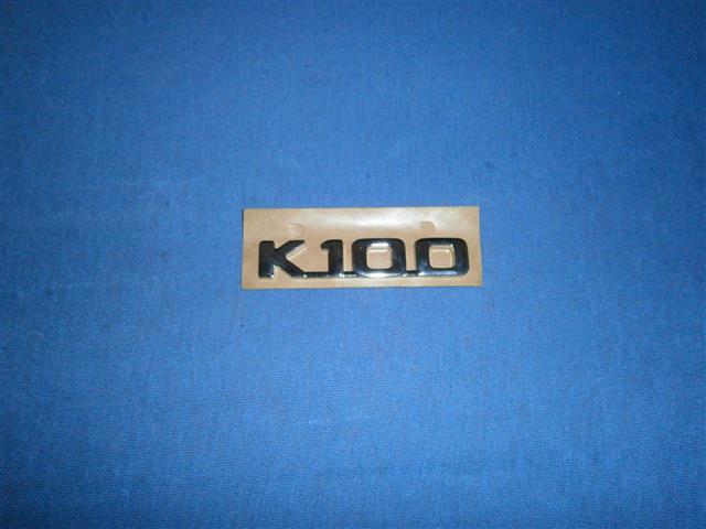 Plakette K100 chrom selbstklebend Sitzbankheckteil oder Verkleidung Nachfertigung kein orig. Teil V