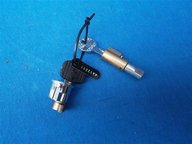 Schloßsatz R50/5,60/5,75/5 (Sitzbank und Lenkschloß) nicht mehr lieferbar