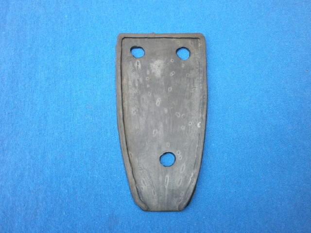 Gummiunterlage Kotflügelhalter vorn unten