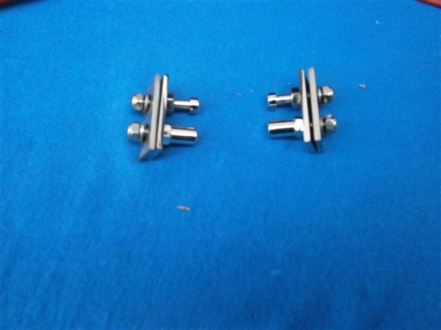 Windschutzscheibenbeschläge Boot TR 500 Satz 4Bolz.,4U-Platten